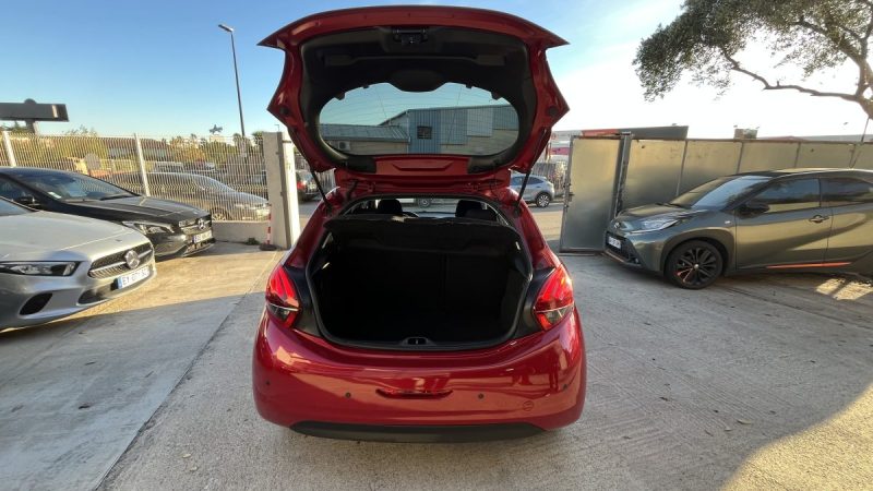 PEUGEOT 208 1.6 BLUEHDI 100CH Style 