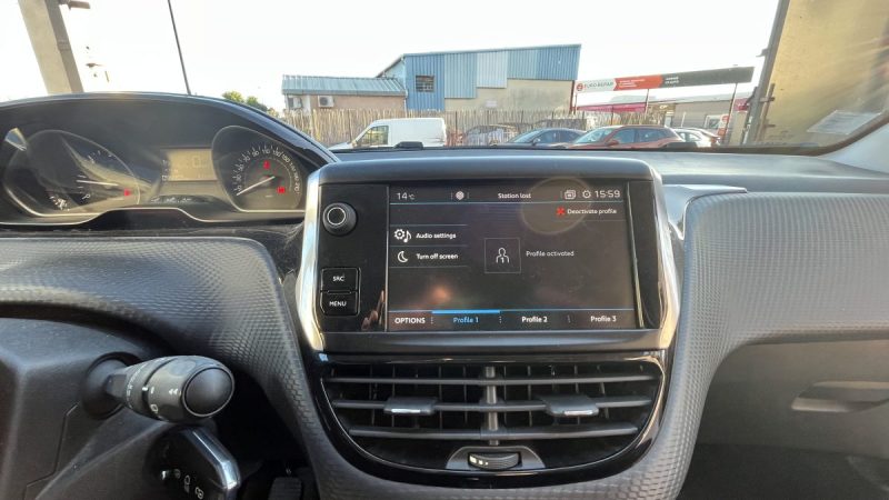 PEUGEOT 208 1.6 BLUEHDI 100CH Style 