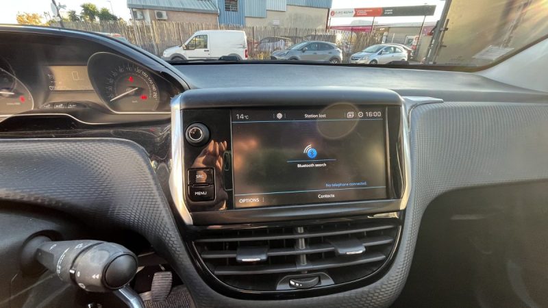 PEUGEOT 208 1.6 BLUEHDI 100CH Style 