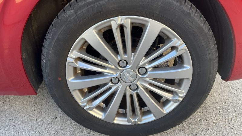 PEUGEOT 208 1.6 BLUEHDI 100CH Style 