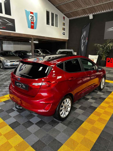 MAGNIFIQUE FORD FIESTA TITANIUM 1.0 ECOBOOST 100 CH (APPLE CARPLAY, ATTELAGE, SIÈGES CHAUFFANTS)