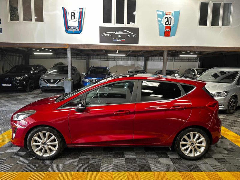 MAGNIFIQUE FORD FIESTA TITANIUM 1.0 ECOBOOST 100 CH (APPLE CARPLAY, ATTELAGE, SIÈGES CHAUFFANTS)