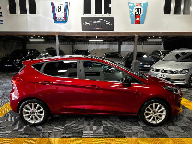 MAGNIFIQUE FORD FIESTA TITANIUM 1.0 ECOBOOST 100 CH (APPLE CARPLAY, ATTELAGE, SIÈGES CHAUFFANTS)
