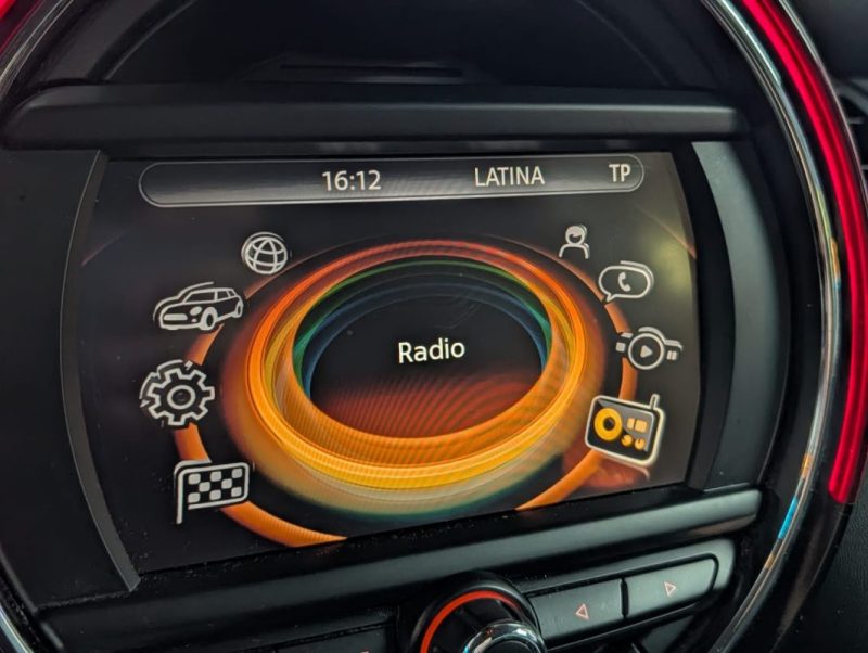 MINI COOPER D 116 CH  PACk CHILI