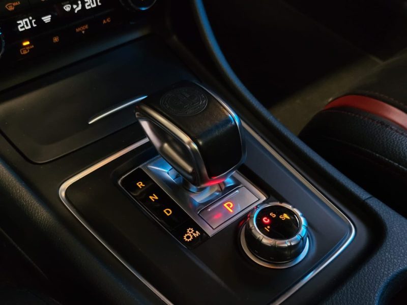 MERCEDES GLA 45 AMG 381ch 4-MATIC TURBO SpeedShift DCT / TOIT OUVRANT + SIEGES BAQUET F1 RECARO /