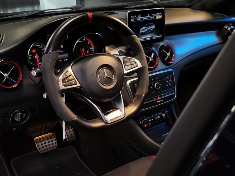 MERCEDES GLA 45 AMG 381ch 4-MATIC TURBO SpeedShift DCT / TOIT OUVRANT + SIEGES BAQUET F1 RECARO /