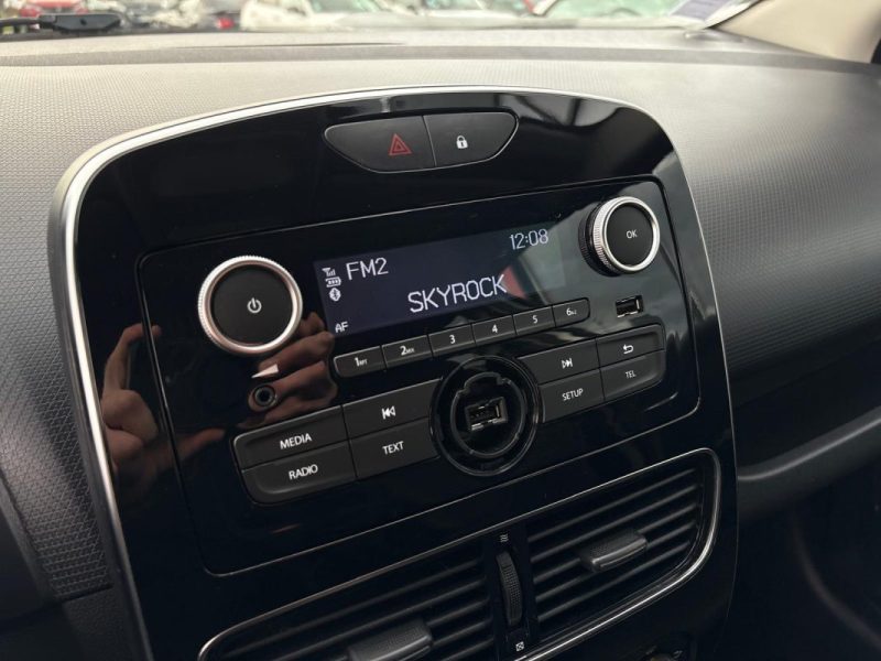 Clio IV 1.5 dCi 75ch 🚗 67 204 km 📊 Reprise 🔄 Garantie 6 mois ✅