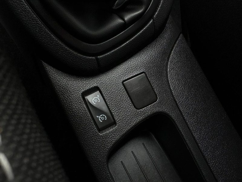 Clio IV 1.5 dCi 75ch 🚗 67 204 km 📊 Reprise 🔄 Garantie 6 mois ✅