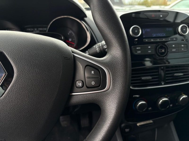 Clio IV 1.5 dCi 75ch 🚗 67 204 km 📊 Reprise 🔄 Garantie 6 mois ✅