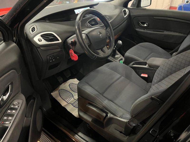 RENAULT SCENICIII 1.5 DCI 110CH FAP EXPRESSION ECO² EURO5 2010