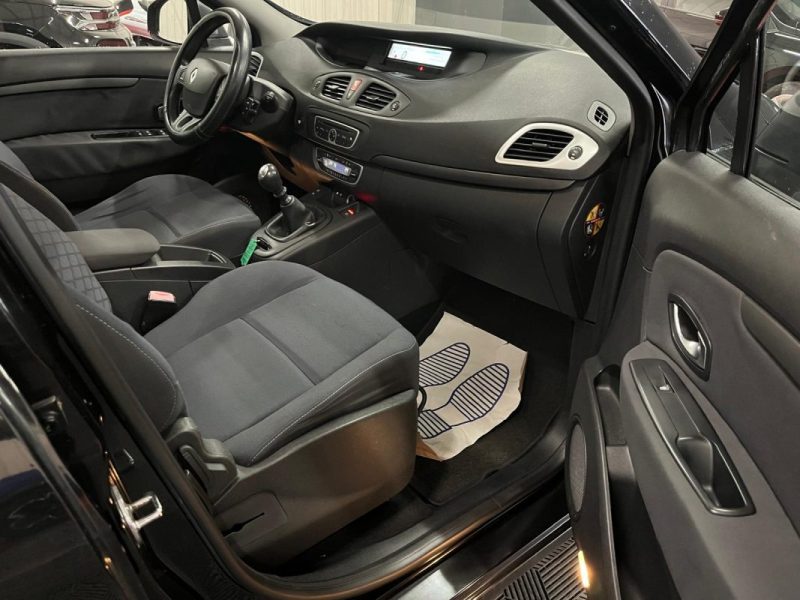 RENAULT SCENICIII 1.5 DCI 110CH FAP EXPRESSION ECO² EURO5 2010