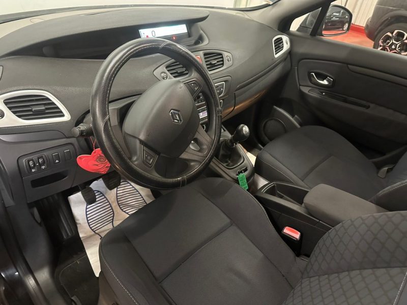 RENAULT SCENICIII 1.5 DCI 110CH FAP EXPRESSION ECO² EURO5 2010