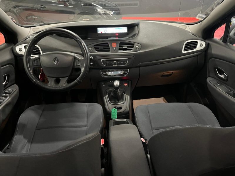 RENAULT SCENICIII 1.5 DCI 110CH FAP EXPRESSION ECO² EURO5 2010