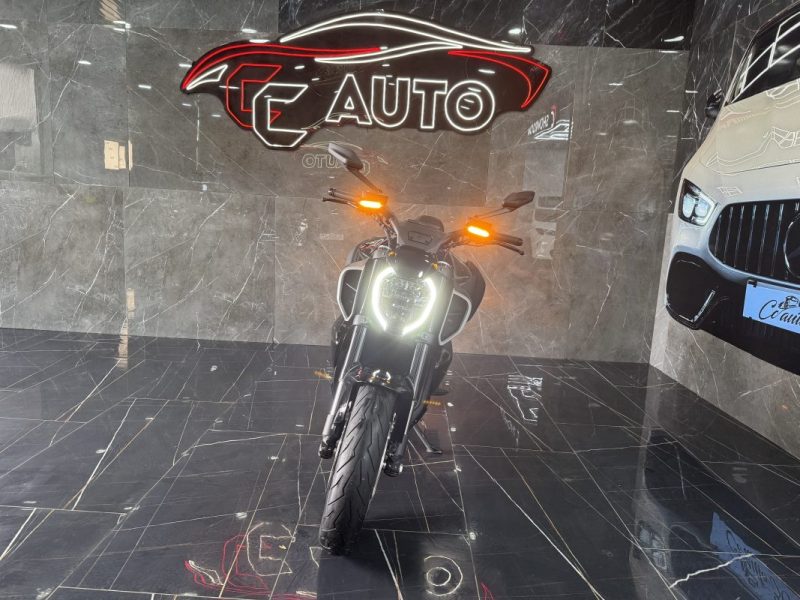 DUCATI DIAVEL V4  2024