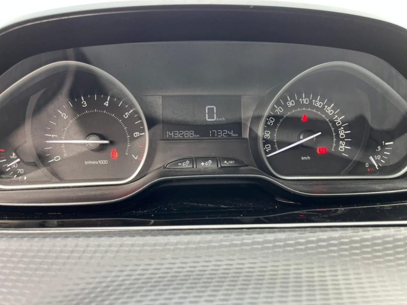 PEUGEOT 208  ALLURE - DISTRI NEUVE