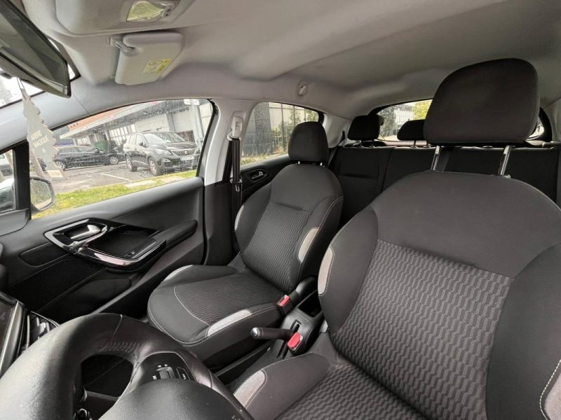 PEUGEOT 208  ALLURE - DISTRI NEUVE