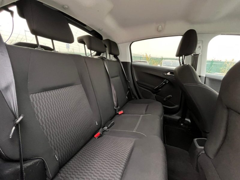 PEUGEOT 208  ALLURE - DISTRI NEUVE