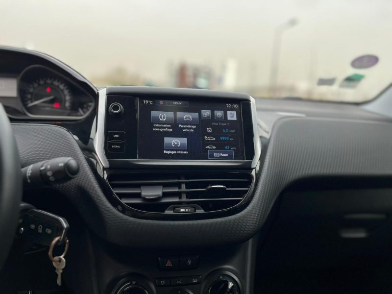 PEUGEOT 208  ALLURE - DISTRI NEUVE