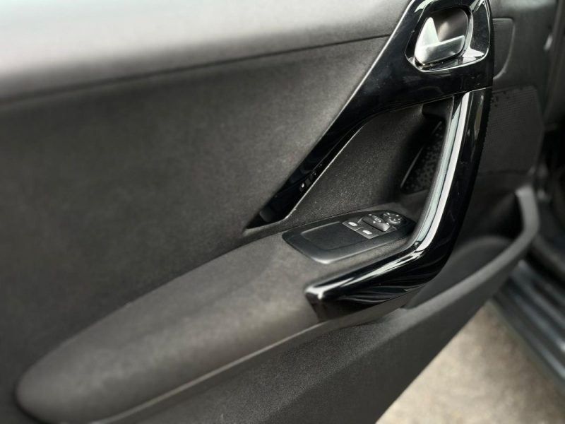 PEUGEOT 208  ALLURE - DISTRI NEUVE