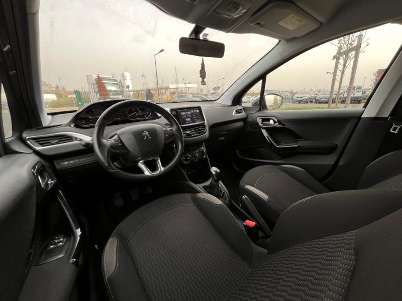 PEUGEOT 208  ALLURE - DISTRI NEUVE