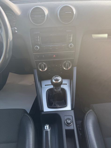 AUDI A3 PHASE 2 SPORTBACK S LINE 2.0 TDI 140CV 1ER MAIN 2011