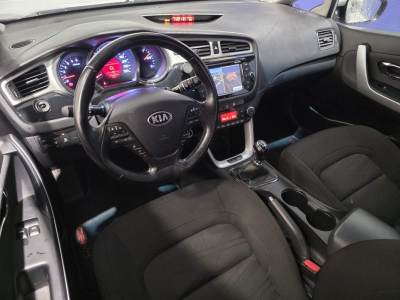 KIA CEE-D 1.6 CRDi 110ch Style / SUIVI COMPLET
