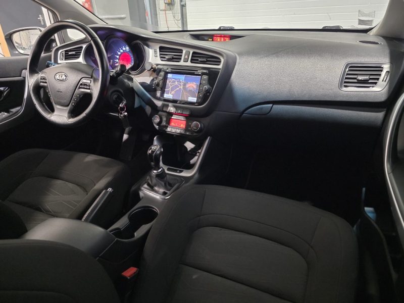 KIA CEE-D 1.6 CRDi 110ch Style / SUIVI COMPLET