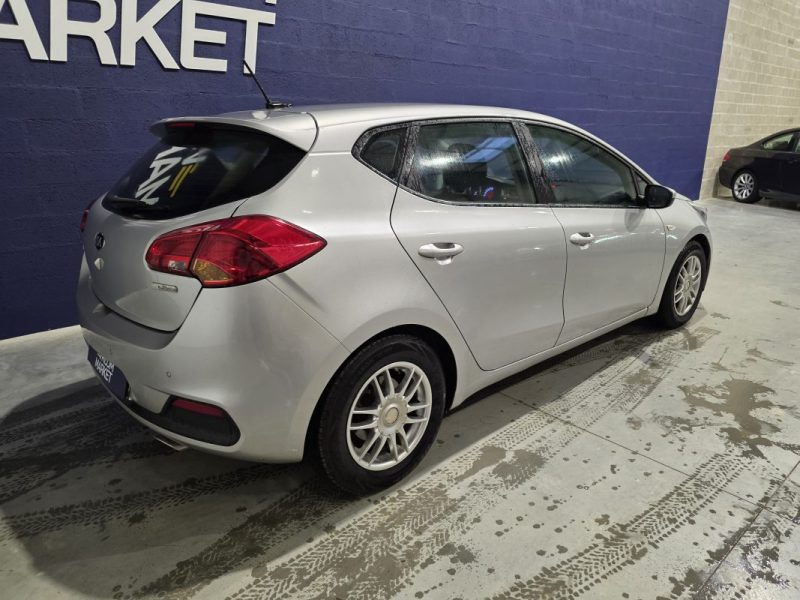 KIA CEE-D 1.6 CRDi 110ch Style / SUIVI COMPLET