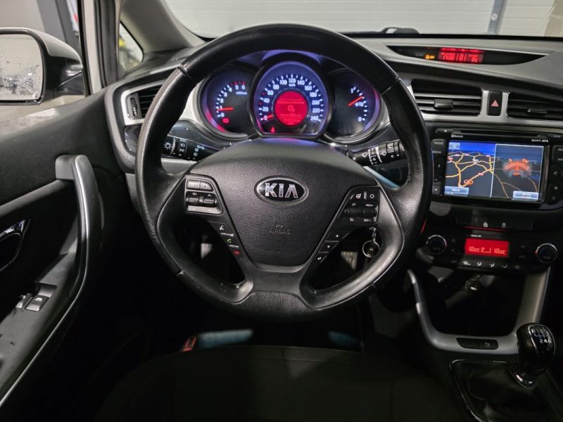 KIA CEE-D 1.6 CRDi 110ch Style / SUIVI COMPLET
