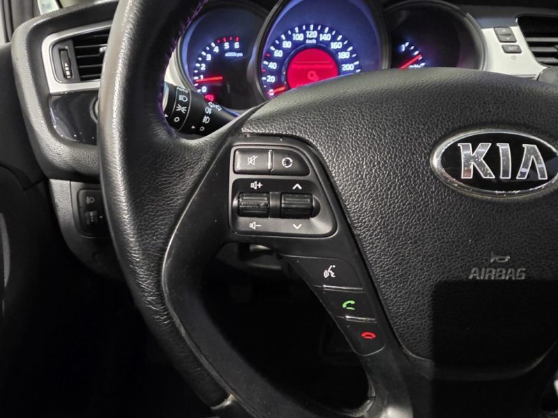 KIA CEE-D 1.6 CRDi 110ch Style / SUIVI COMPLET
