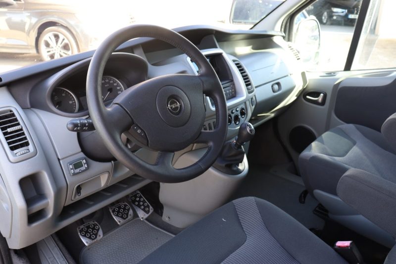 OPEL VIVARO TOUR 2.5 CDTI 145 COSMO 7 PLACES 