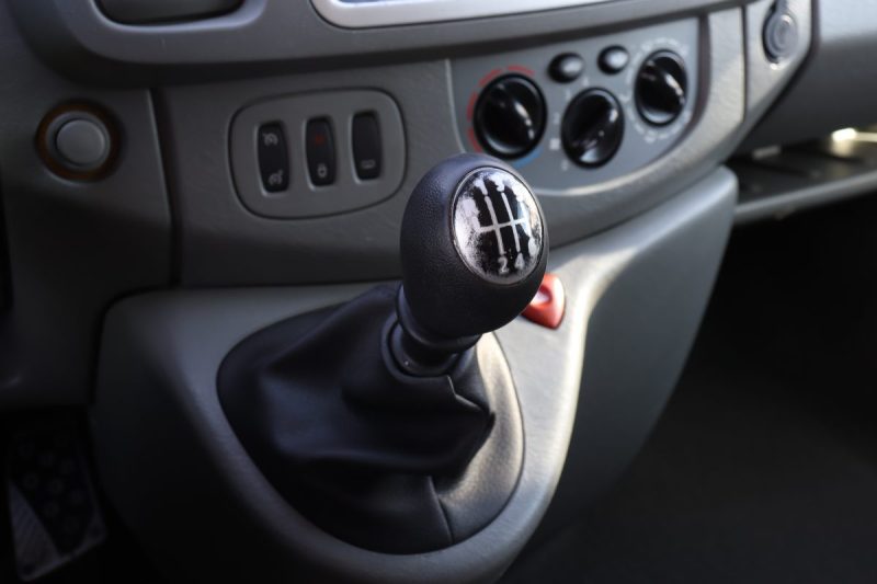 OPEL VIVARO TOUR 2.5 CDTI 145 COSMO 7 PLACES 