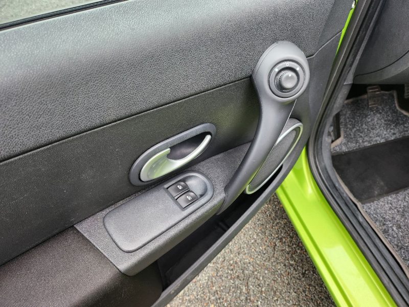 RENAULT CLIO III (PH2) 1.2 101CH  