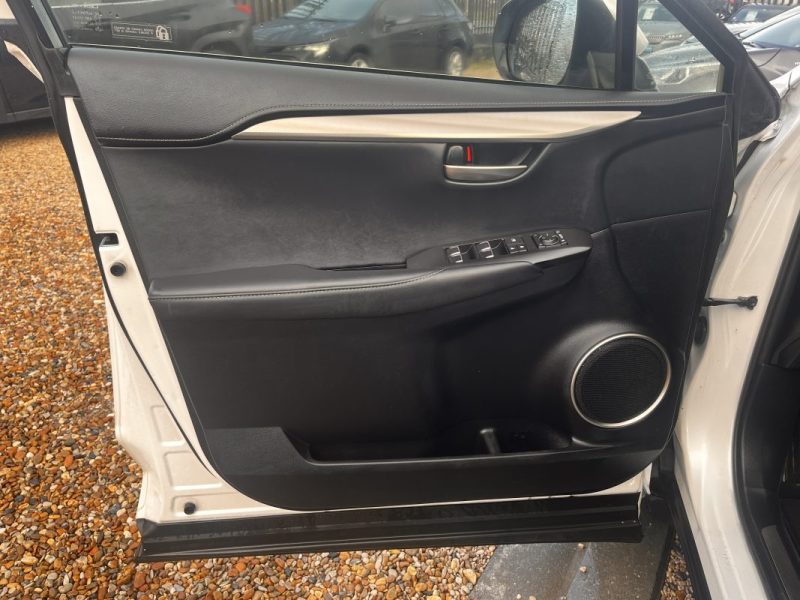 LEXUS NX 300H 2.5 197CH LUXE PLUS AWD 2021 TVA récupérable