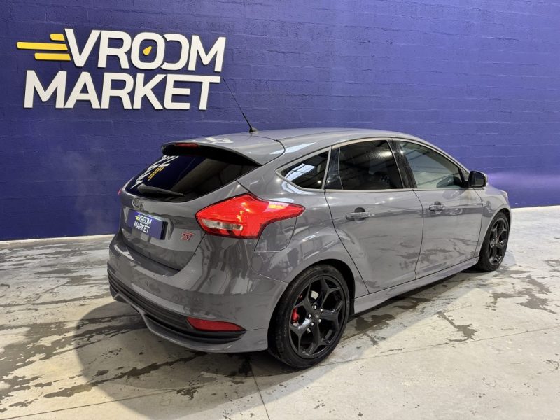 FORD FOCUS ST 2.0 ECOBOOST 250 ch - SUIVI D ENTRETIEN COMPLET