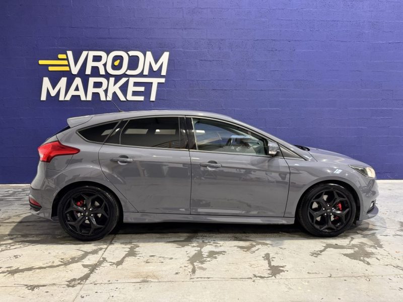 FORD FOCUS ST 2.0 ECOBOOST 250CH - SUIVI D'ENTRETIEN COMPLET 