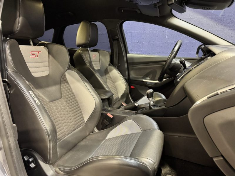 FORD FOCUS ST 2.0 ECOBOOST 250CH - SUIVI D'ENTRETIEN COMPLET 