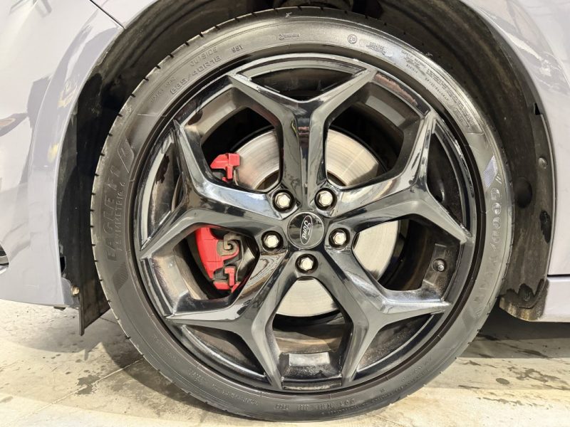 FORD FOCUS ST 2.0 ECOBOOST 250CH - SUIVI D'ENTRETIEN COMPLET 
