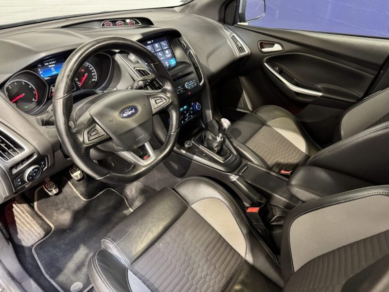 FORD FOCUS ST 2.0 ECOBOOST 250 ch - SUIVI D ENTRETIEN COMPLET
