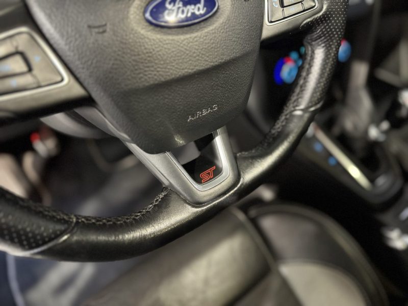 FORD FOCUS ST 2.0 ECOBOOST 250CH - SUIVI D'ENTRETIEN COMPLET 