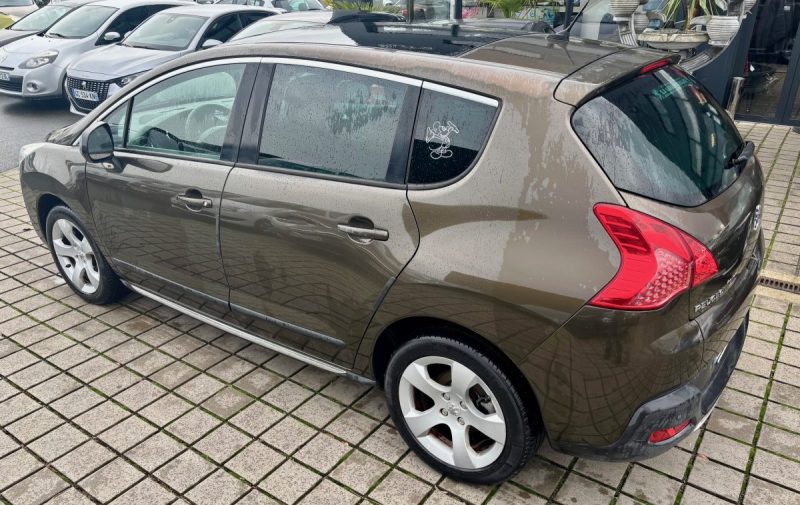 PEUGEOT 3008 1.6 HDI 16V 110 CONFORT PACK BMP6 BLUE LION PREMIUM PACK  2010