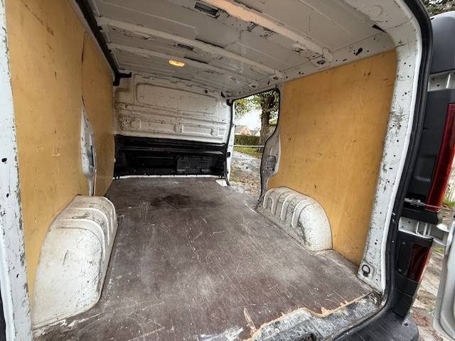 RENAULT TRAFIC L1H1 1.6 DCI 115CH / ATTELAGE / 11500 HT