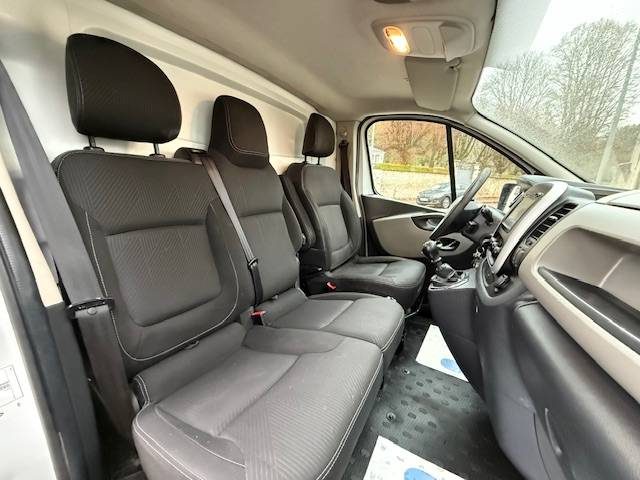 RENAULT TRAFIC L1H1 1.6 DCI 115CH / ATTELAGE / 11500 HT