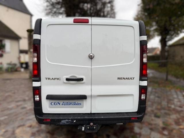 RENAULT TRAFIC L1H1 1.6 DCI 115CH / ATTELAGE / 11500 HT
