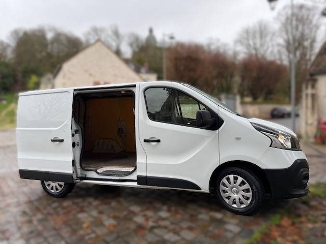 RENAULT TRAFIC L1H1 1.6 DCI 115CH / ATTELAGE / 11500 HT