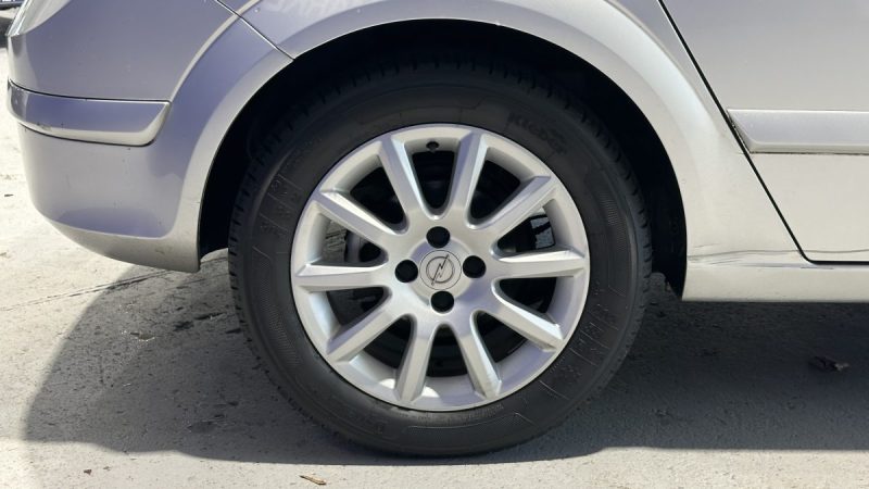 Opel Astra H 1.6 Twinport 101ch Élégance  - Faible kilométrage - 2nde main