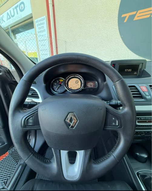 RENAULT MEGANE III 1.9 DCI 130 TOMTOM EDITION 
