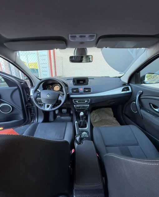 RENAULT MEGANE III 1.9 DCI 130 TOMTOM EDITION 