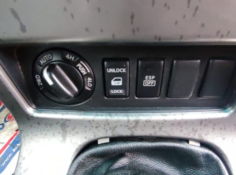 NISSAN PATHFIND. 2.5 SPORT 2006