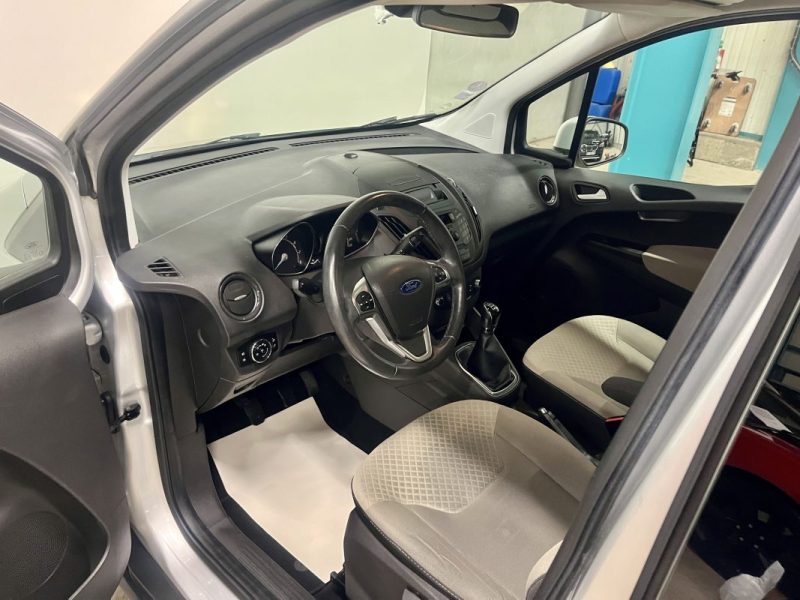 FORD Tourneo Courier 1.0 Ecoboost 100ch Titanium BVM 5 Portes 1ere Main GARANTIE 6 MOIS
